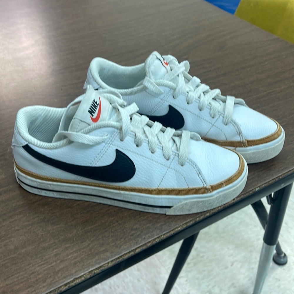 Nike low top shoes